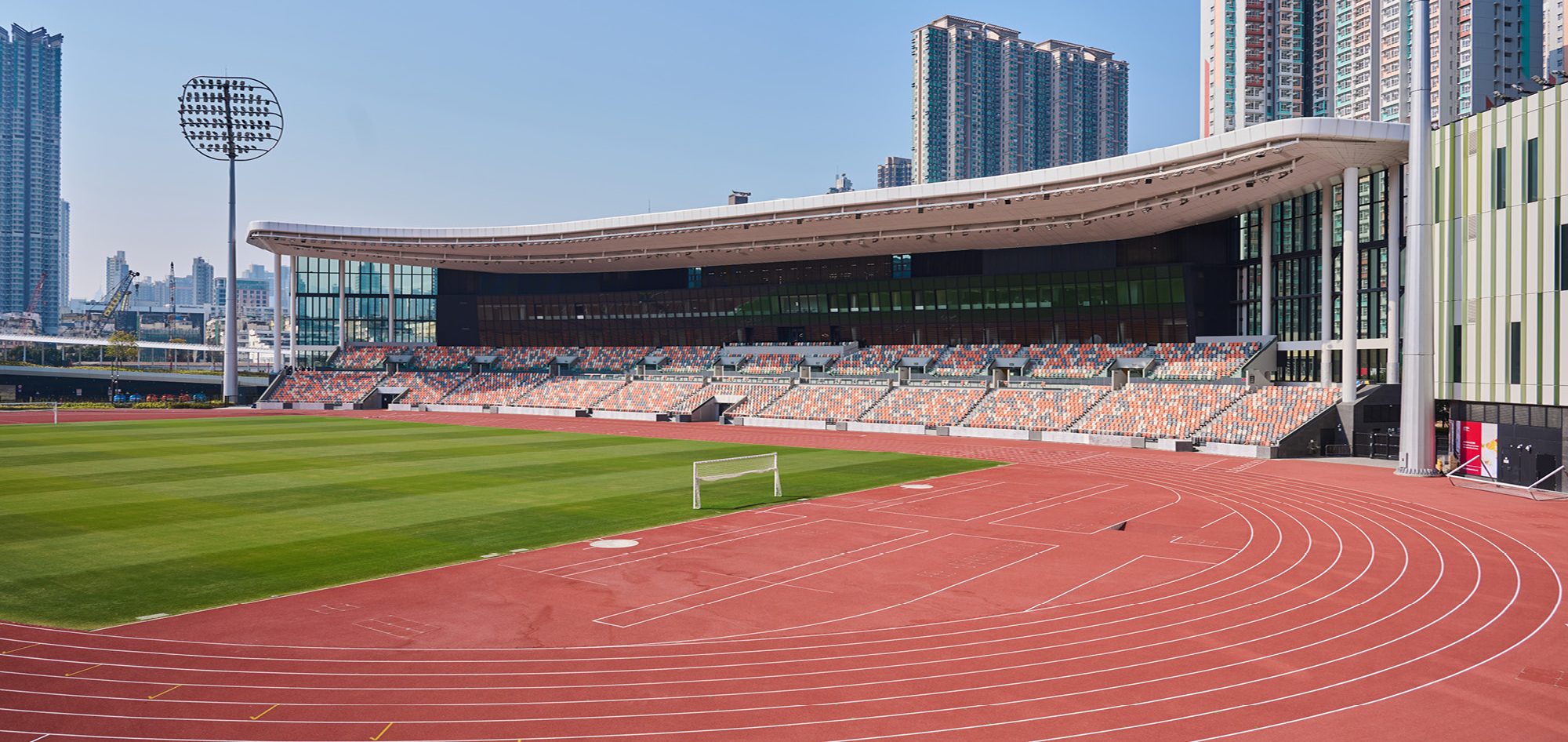 库普梅纳斯：我踢后卫感觉很好；斯帕莱蒂带来了积极的氛围